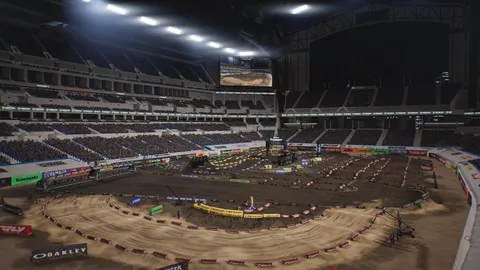 Monster Energy Supercross 25 - The Official Video Game screenshot