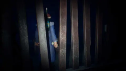 Paper Dolls 2 纸人贰 screenshot